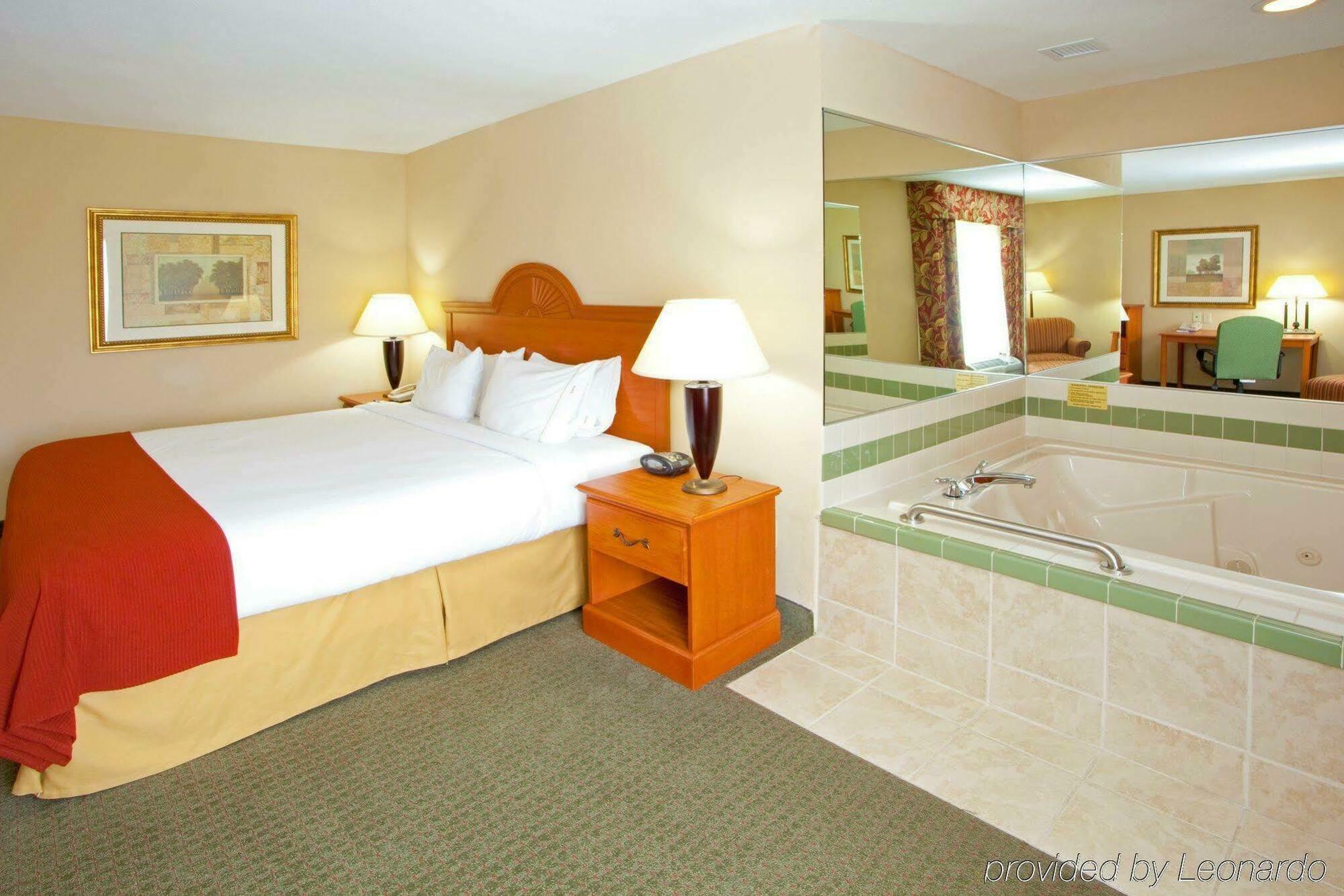 Holiday Inn Express Mineral Wells By Ihg Parkersburg Ngoại thất bức ảnh